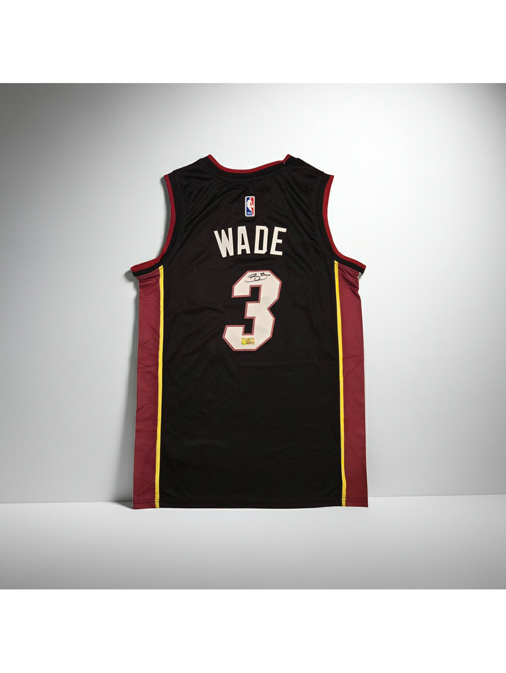 Dwyane Wade Signed Jersey #3 Miami Heat w/COA